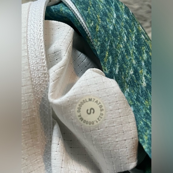 Lululemon Channel Cross Swim Short *7" Size Small - Picture 8 of 8